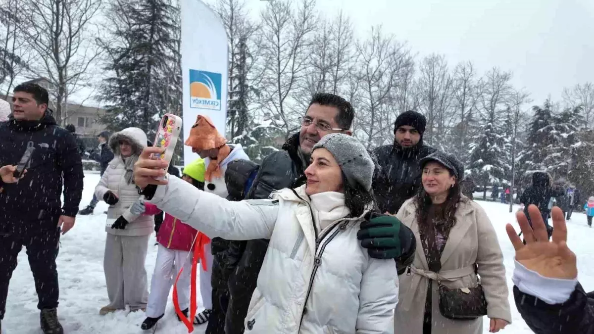 Çekmeköy\'de Kar Şenliği Coşkusu
