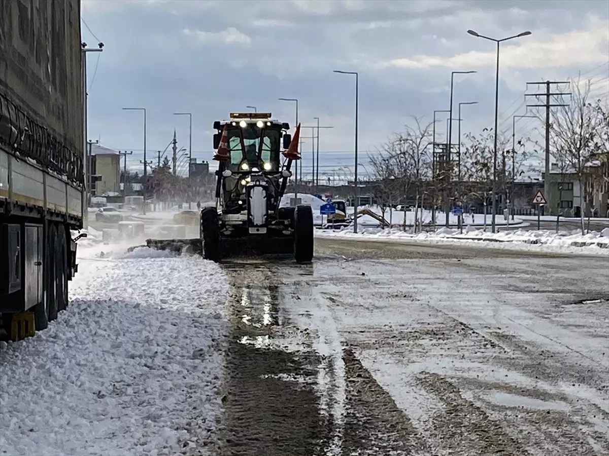 Diyarbakır\'da Kar Yağışı Hayatı Olumsuz Etkiledi