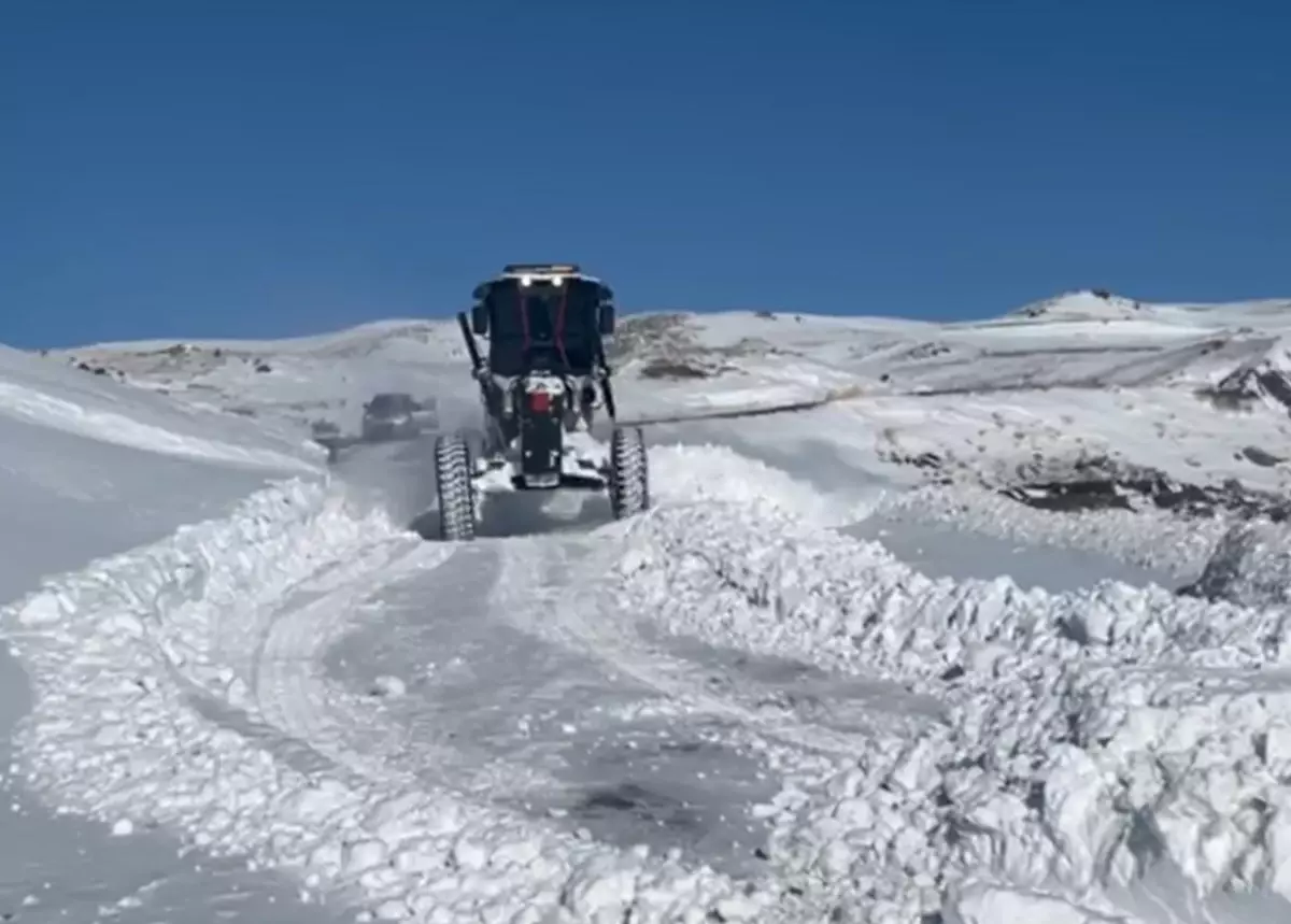 Doğu Anadolu\'da Kar Yağışı Ulaşımı Olumsuz Etkiledi