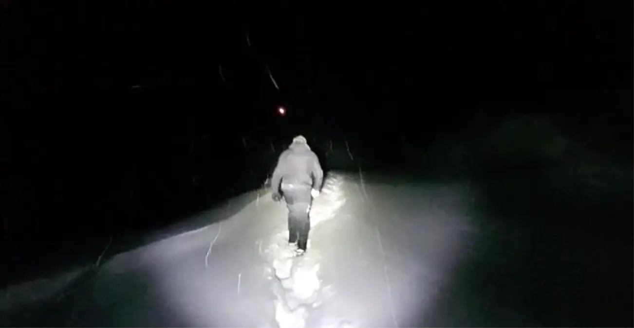 Tunceli\'de Ekipler Zorlu Şartlarda Hasta Ulaşımı