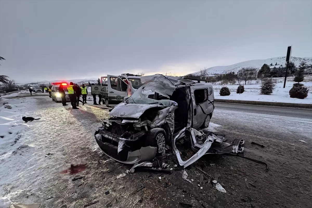 Elazığ\'da Trafik Kazası: 2 Ölü