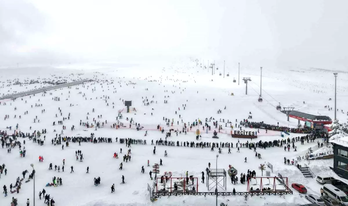 Erciyes Kayak Merkezi\'nde 250 Bin Ziyaretçi