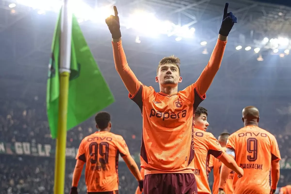 Ernest Muçi, Beşiktaş\'ta 1.5 yılda yaptığını Trabzonspor\'da 18 maçta başardı