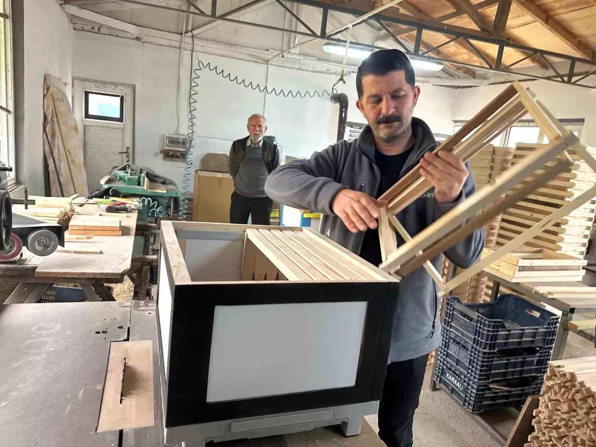 İnegöl\'de Renkli Isı Yalıtımlı Kovanlar