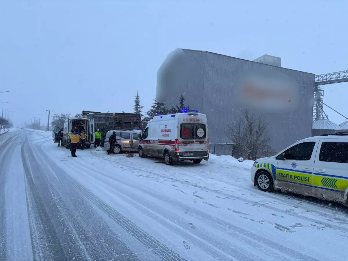 Elazığ\'da Kar Kazası: Çift Hayatını Kaybetti