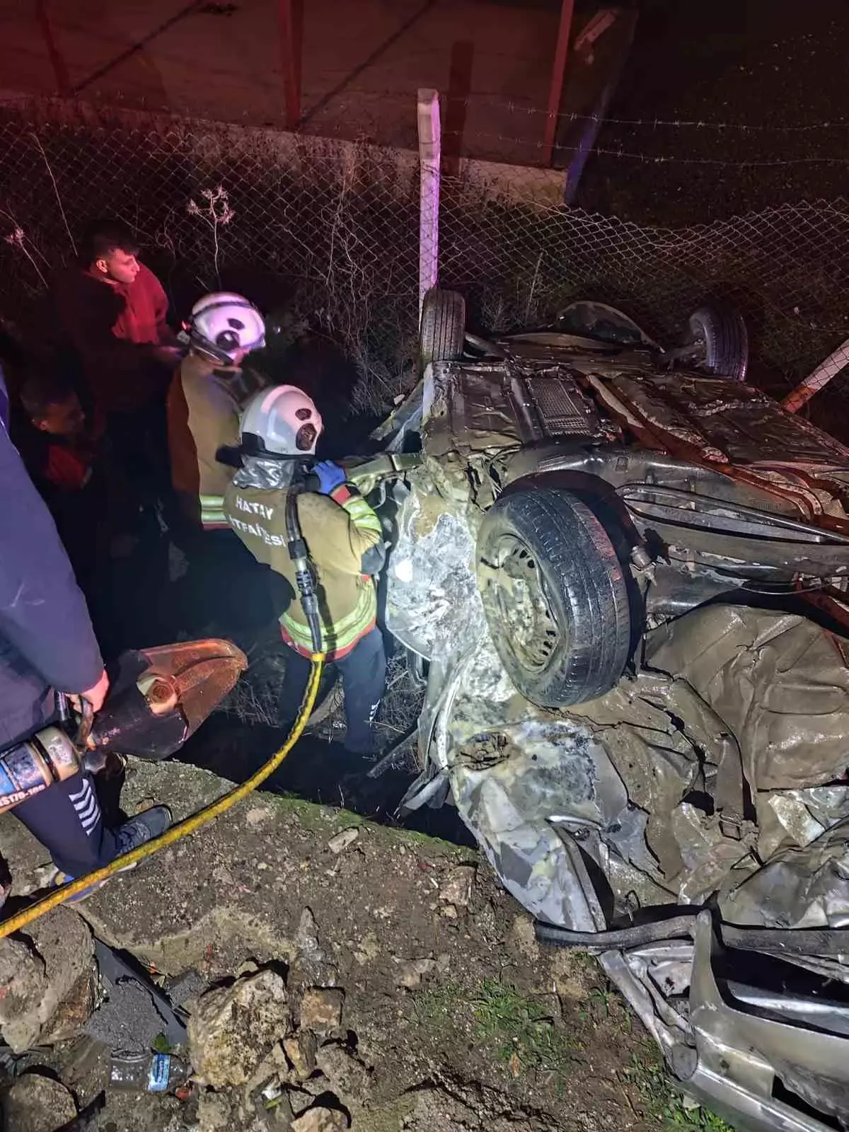 Hatay\'da Trafik Kazası: 2 Ölü, 3 Yaralı