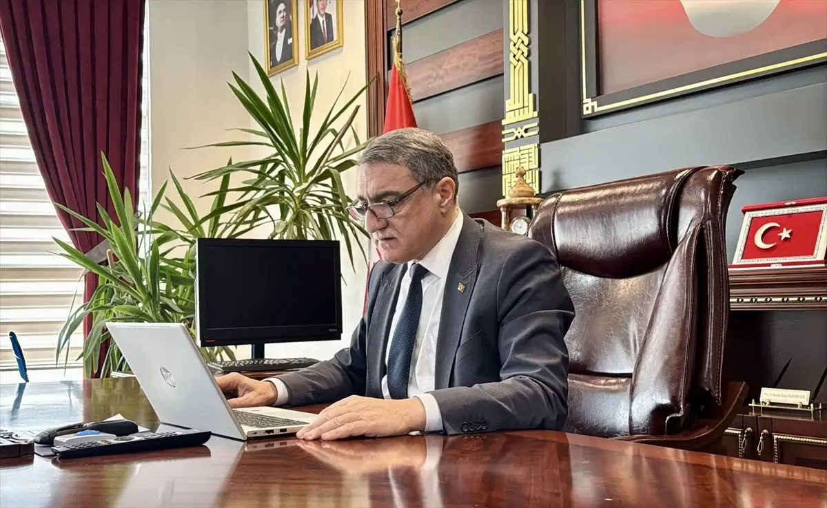 Rektör Karahocagil Fotoğraf Oylamasına Katıldı