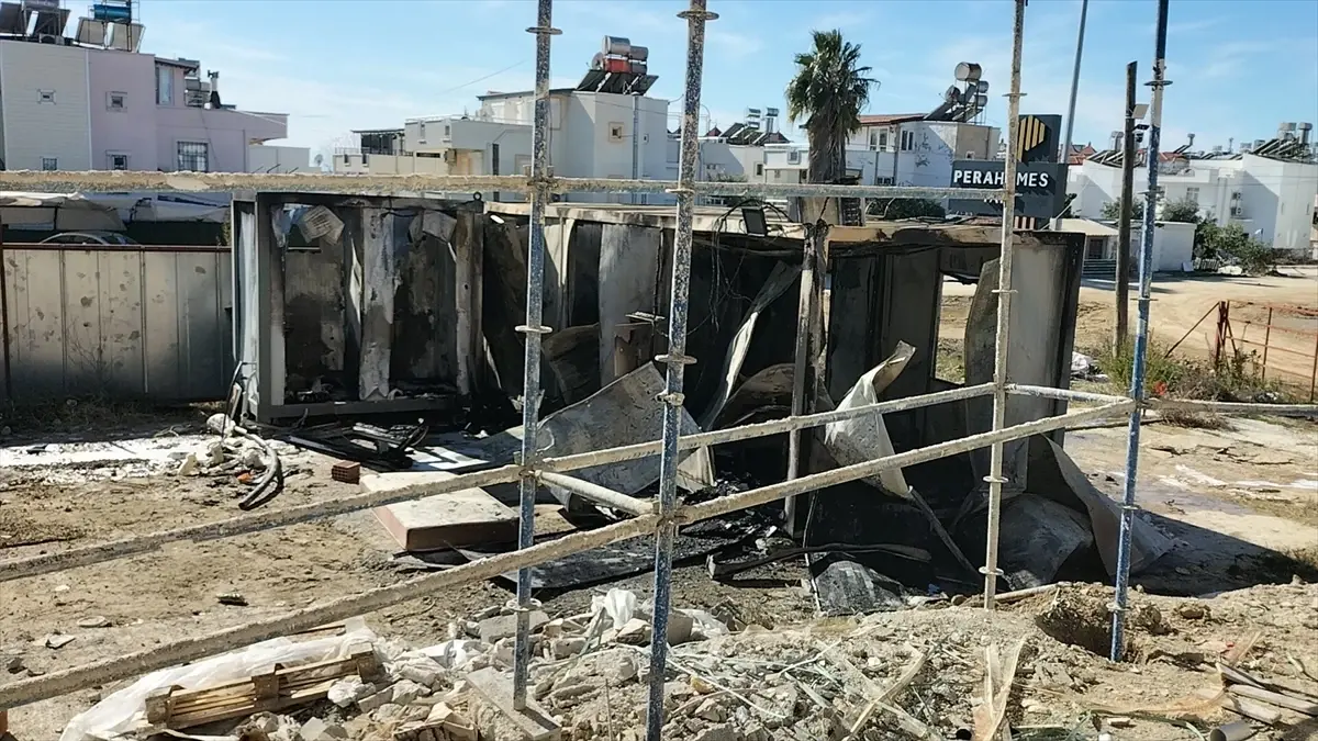 Manavgat\'ta İnşaat Şantiyesinde Yangın