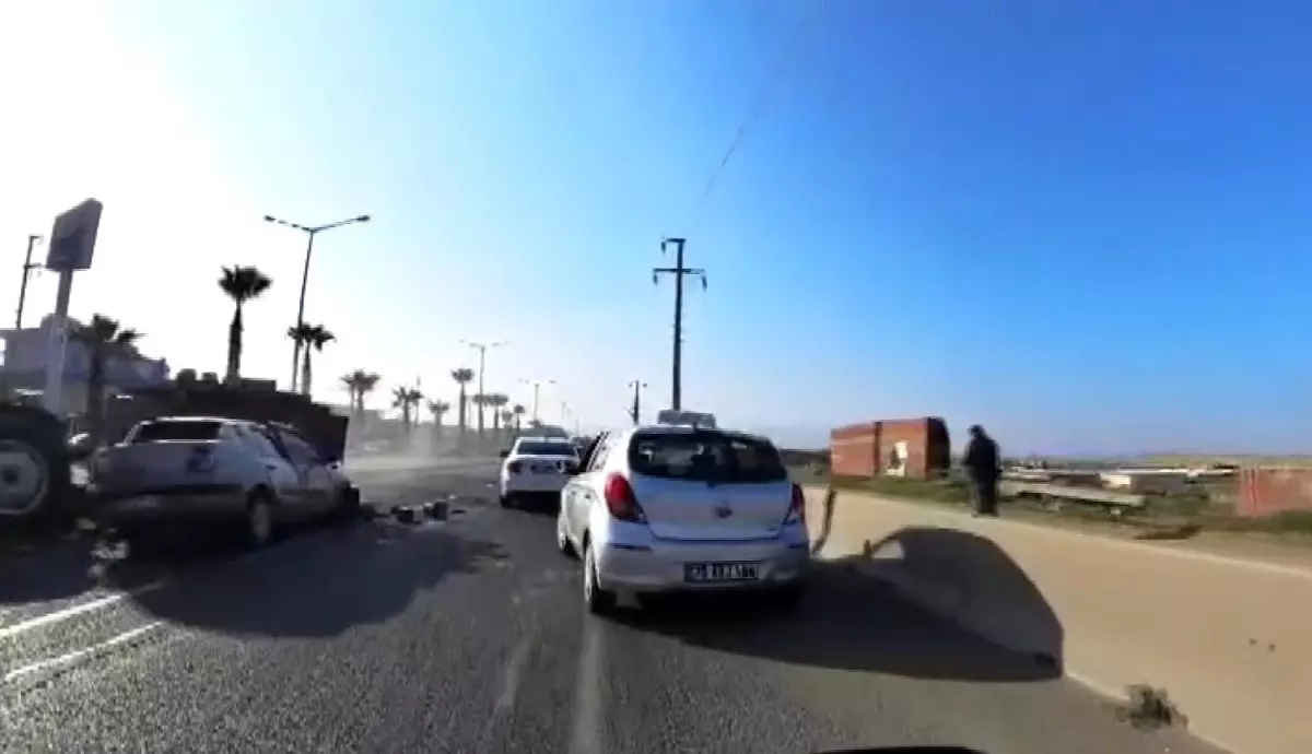 Turgutlu\'da Kaza: Yaşlı Sürücü Ağır Yaralandı