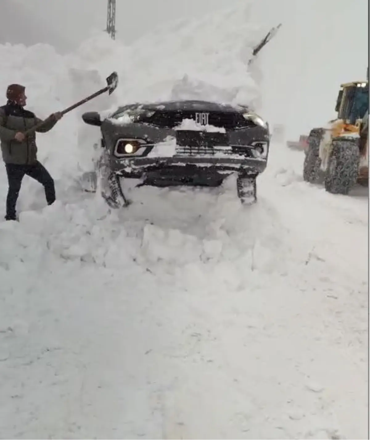 Eğribel Geçidi\'nde Kar Mağdurları