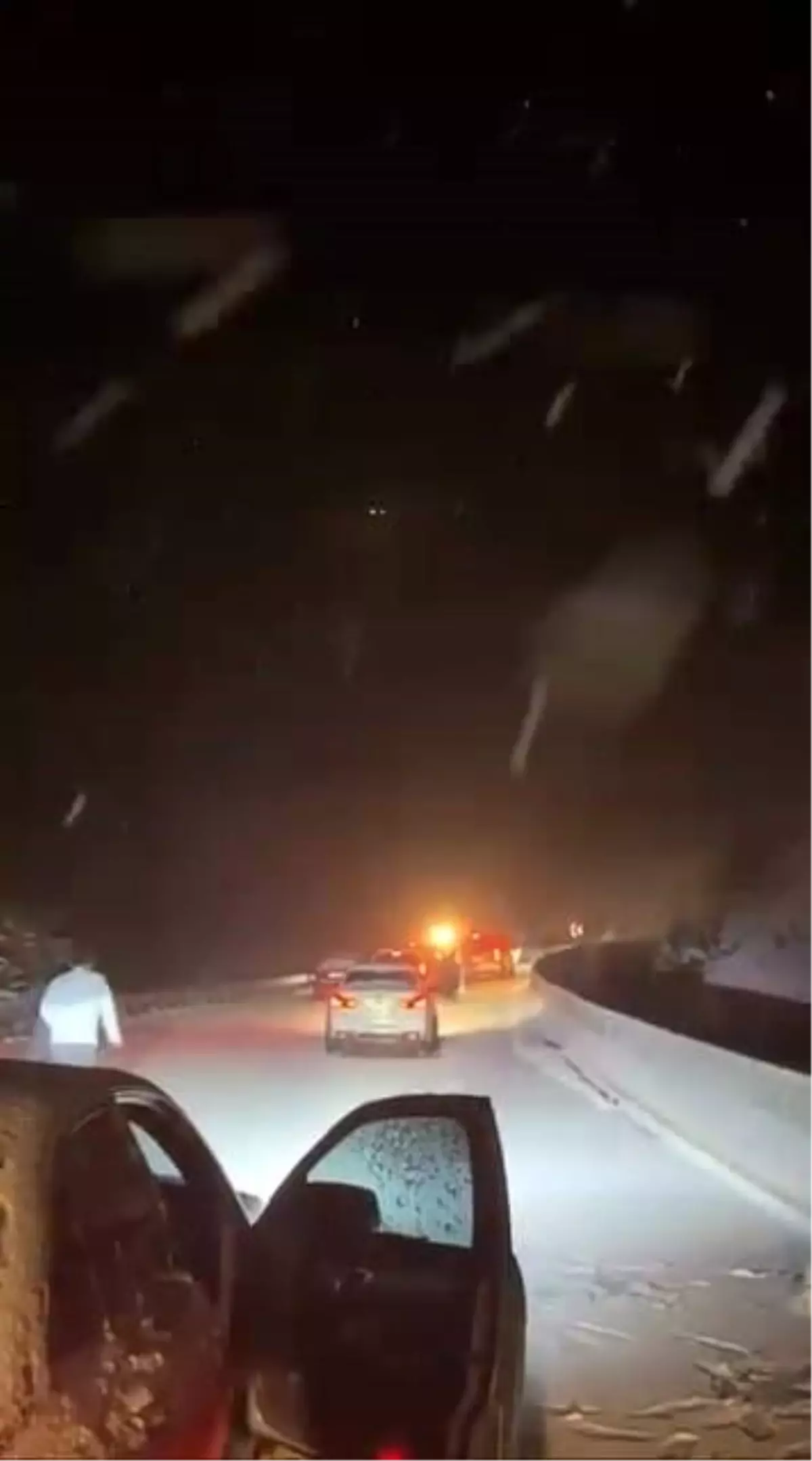 Oylat Kaplıcaları\'nda 20 araç yolda mahsur kaldı