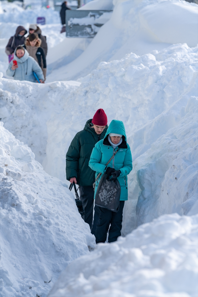 Rusya'nın Kamçatka Yarımadası'nda son 30 yılın en yoğun kar yağışı yaşanıyor Rusya'nın Kamçatka Yarımadası'nda son 30 yılın en yoğun kar yağışı yaşanıyor