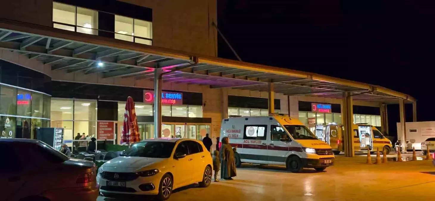 Vezirköprü\'de Trafik Kazası: 6 Yaralı