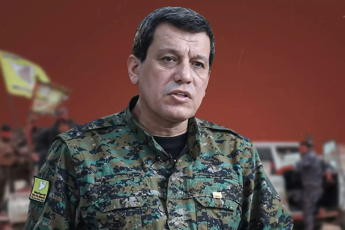 Suriye hükümeti ile imzalanan ateşkes ve tam entegrasyon anlaşmasının ardından ilk kez konuşan terör örgütü YPG/SDG elebaşı Mazlum Abdi, "Kazanımlarımızı korumak için elimizden geleni yapacağız. Bölgemizin özel statüsünü koruyacağız. Bunun için gücümüz de var" dedi.