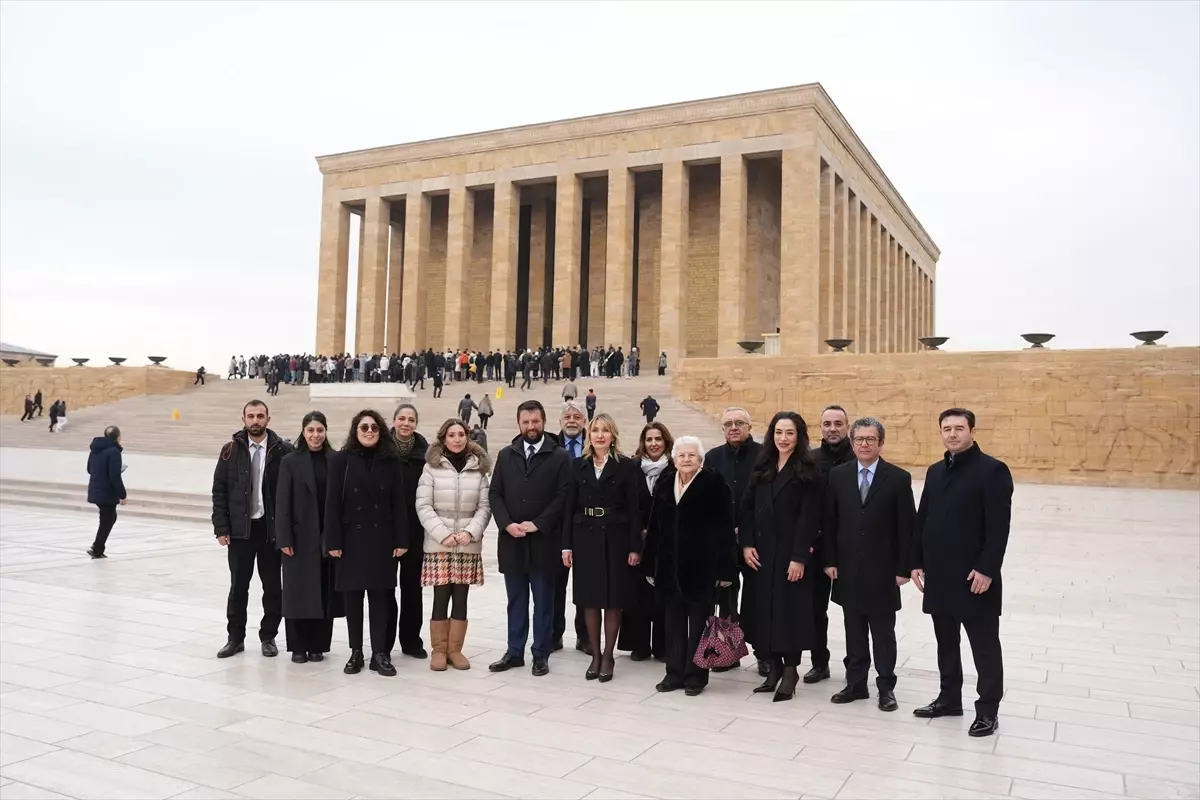 TİKAV\'dan Anıtkabir\'e Saygı Ziyareti