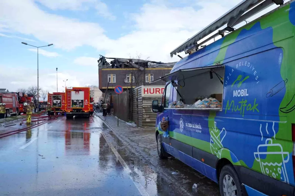 Tuzla Belediyesi\'nden yangından etkilenen vatandaşlara destek