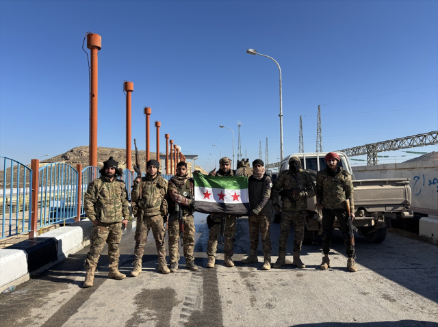 Yeni Suriye'ye giden süreç 44 saatte şekillendi! Herkes Şara'yı konuşuyor ama Suriye'de PKK'yı silen adam