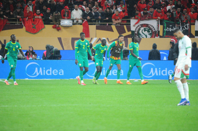 Yıllarca unutulmayacak final! Sahadan çekildiler, geri döndüler, 90+24'te penaltı kurtarıp şampiyon oldular