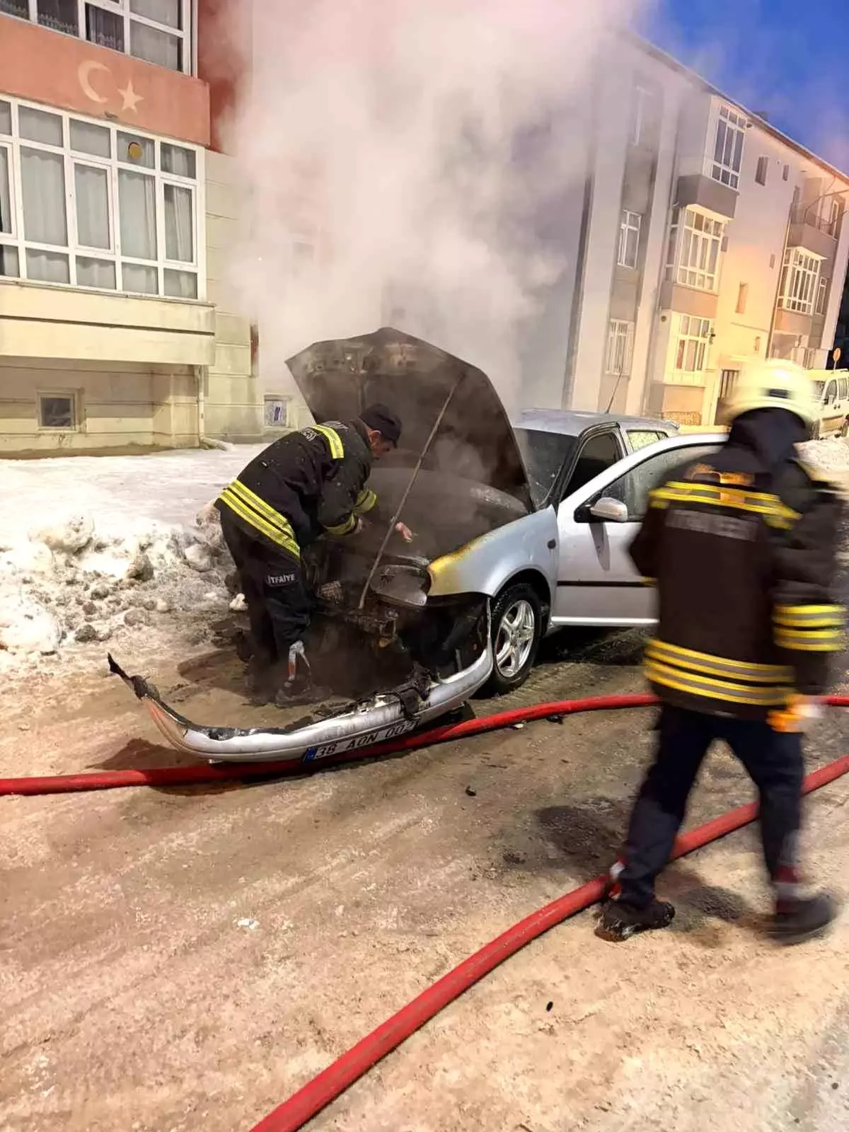 Yozgat\'ta Park Halindeki Araç Yandı