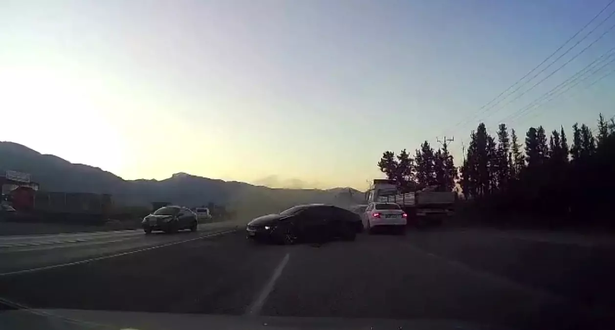 Hatay\'da Zincirleme Kaza: 4 Yaralı