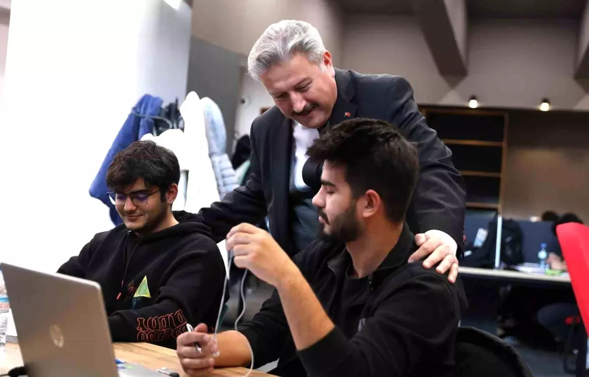 Akıl Küpü Kütüphaneleri dolup taşıyor