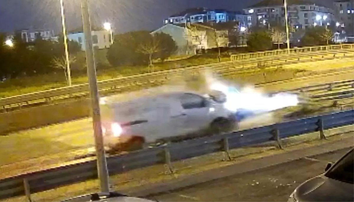 Alkollü Sürücünün Kazası Güvenlik Kamerasında