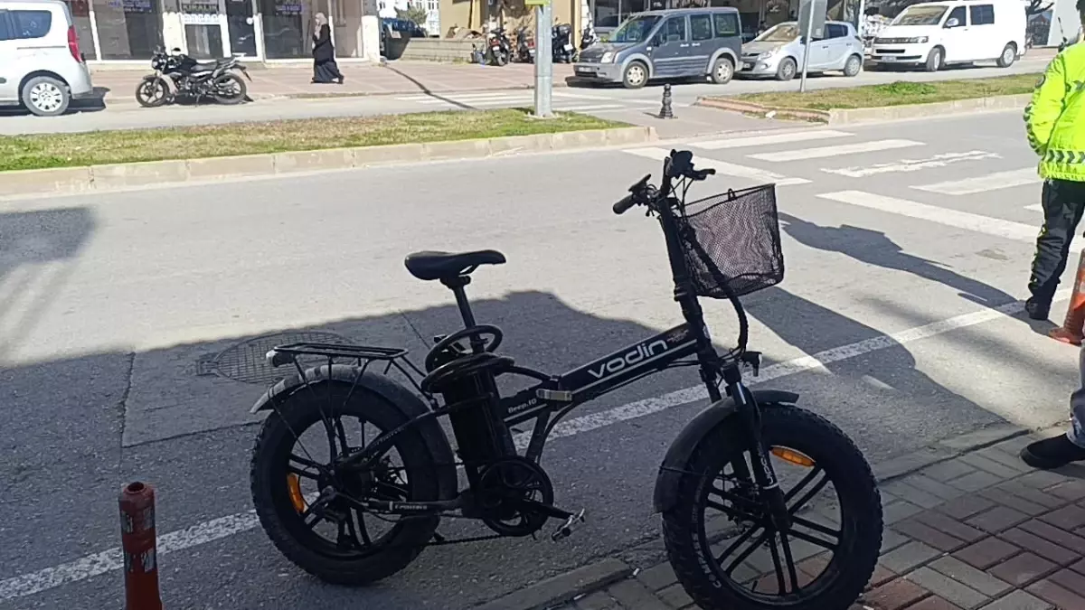 Manavgat\'ta Motosiklet ve Elektrikli Bisiklet Çarpıştı