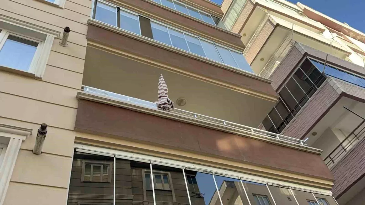 Samsun\'da Balkondan Düşen Kadın Hayatını Kaybetti