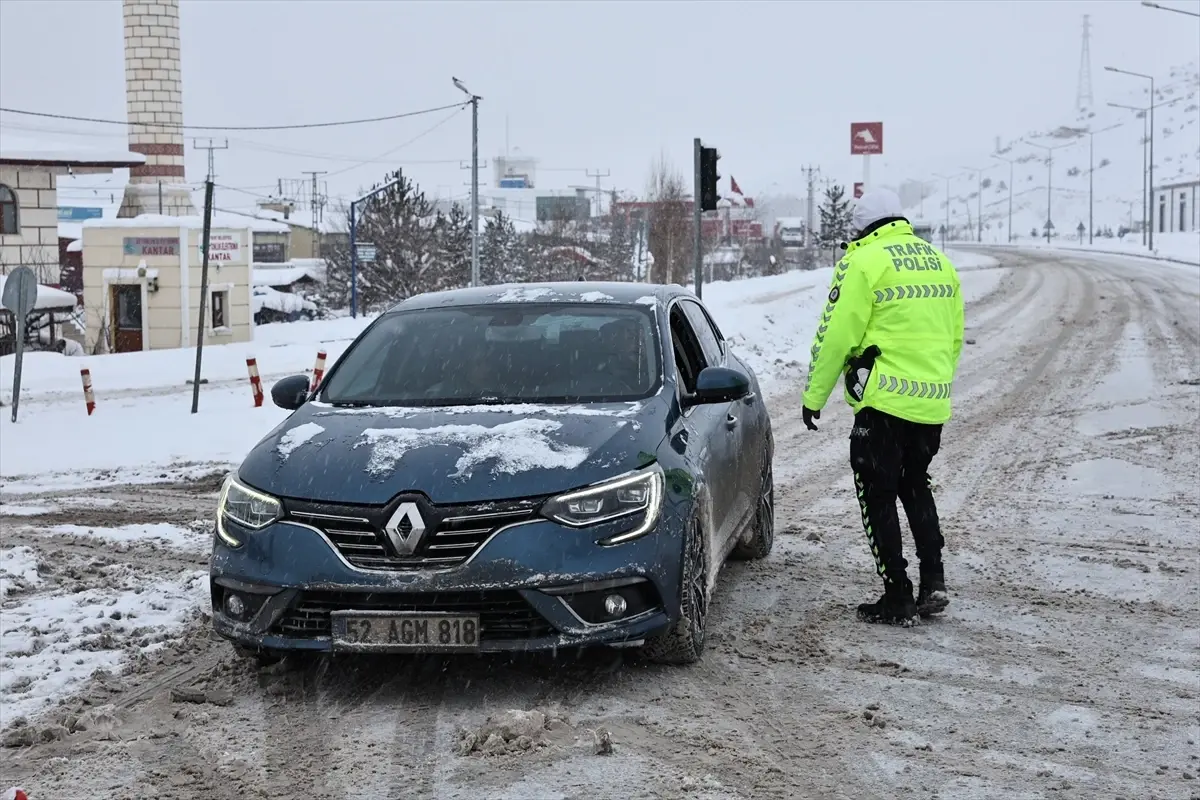 Bayburt-Erzurum Yolu Çığ Nedeniyle Kapandı