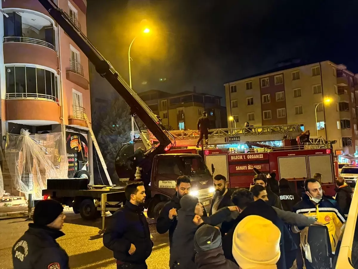 Bilecik\'te Yangın: 5 Kişi Dumandan Etkilendi