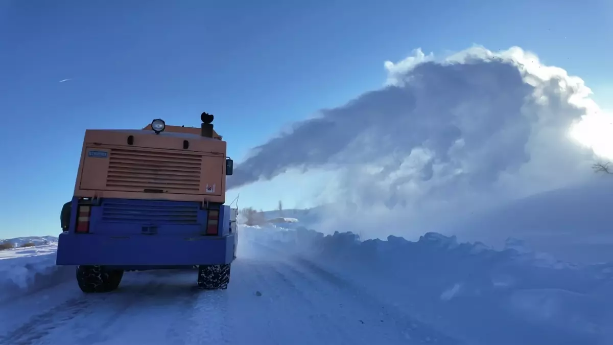 Bingöl\'de Ulaşım İçin Yol Açma Çalışmaları
