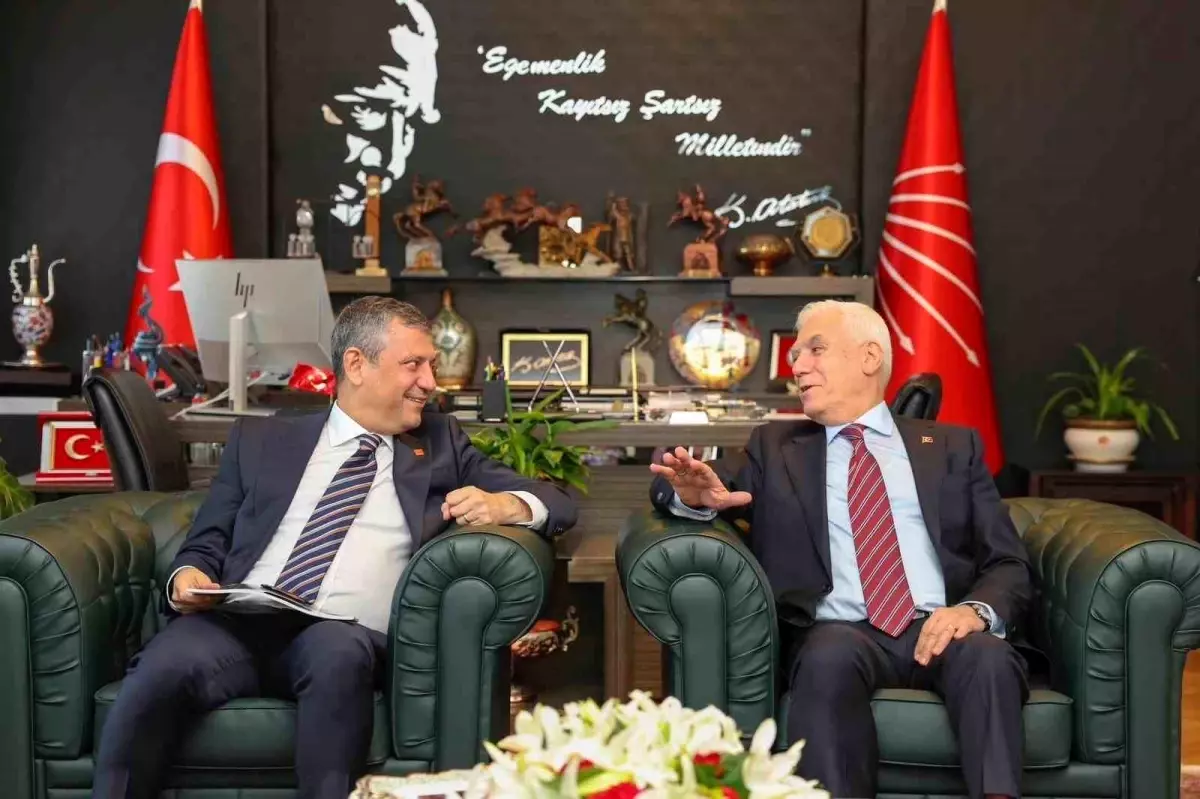 Bursa Büyükşehir Belediye Başkanı Bozbey\'den Genel Başkan Özel\'e ziyaret