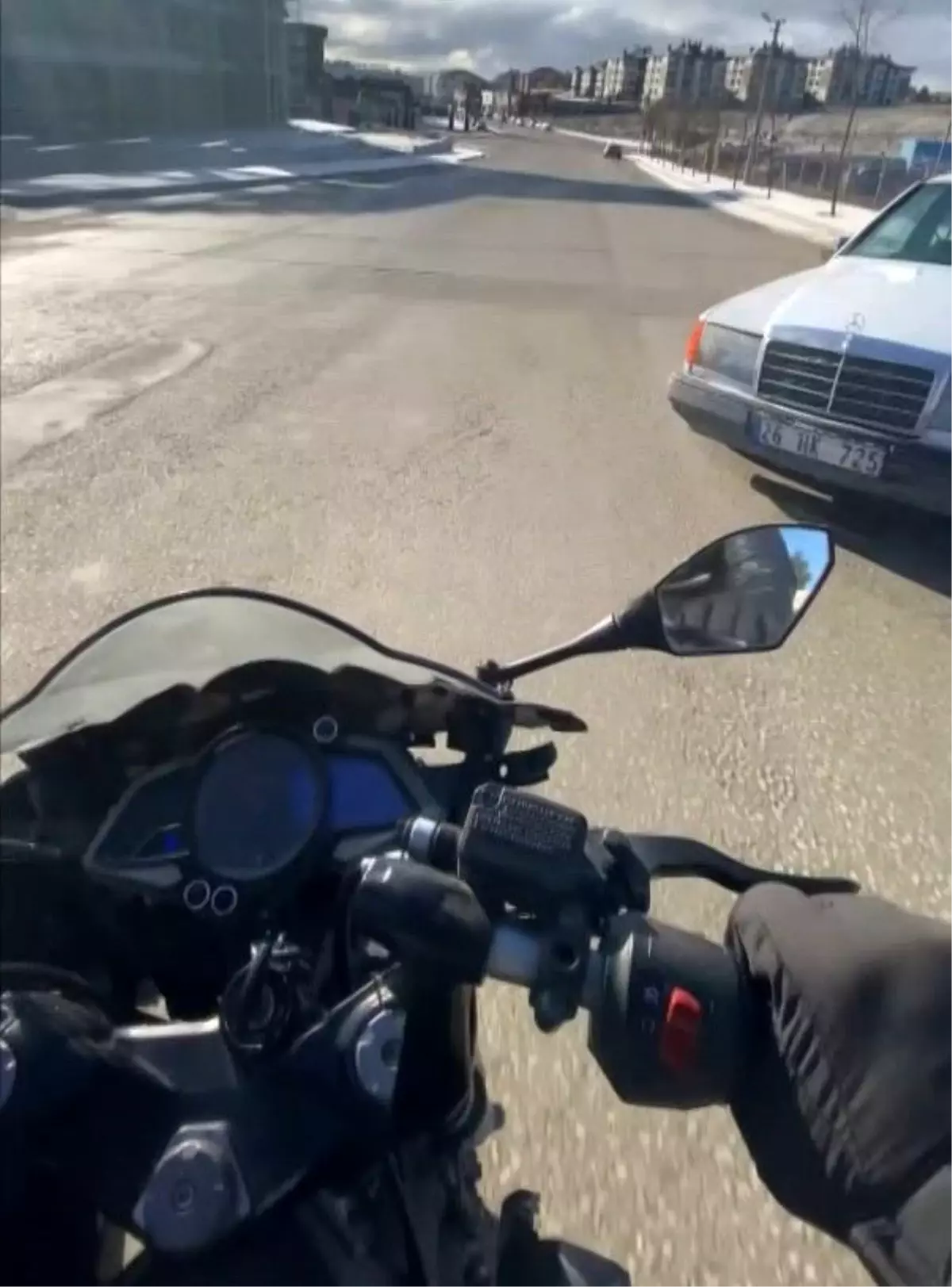 Eskişehir\'de Motosiklet Kazası Kıl Payı Önlenildi