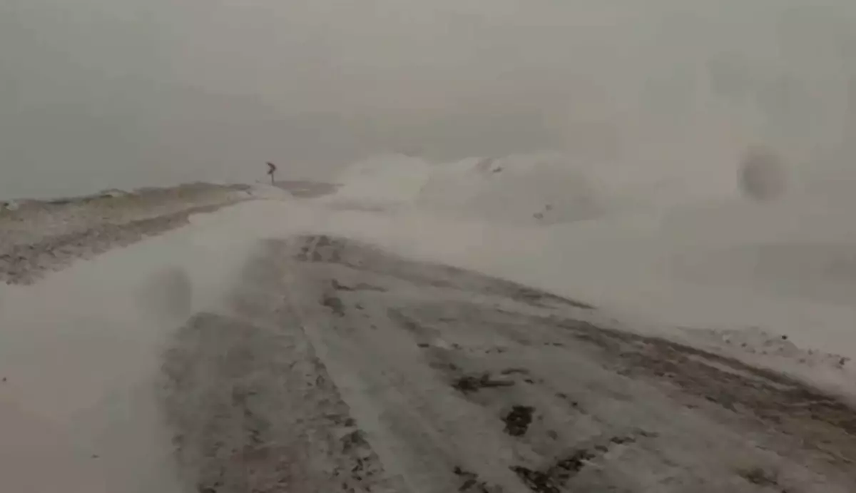 Bayburt-Erzurum Yoluna Çığ Düştü