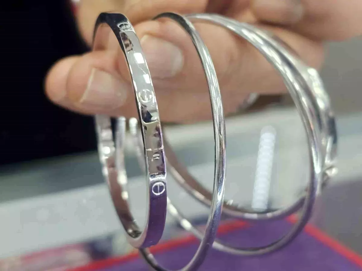 Gümüş Bilezikler Yüksek İlgi Görüyor