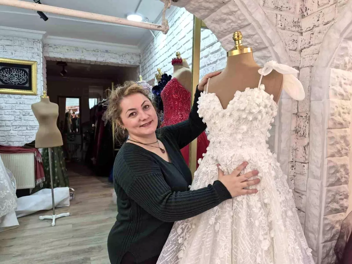 Gelinlikçiler Yaz Hazırlıklarına Başladı