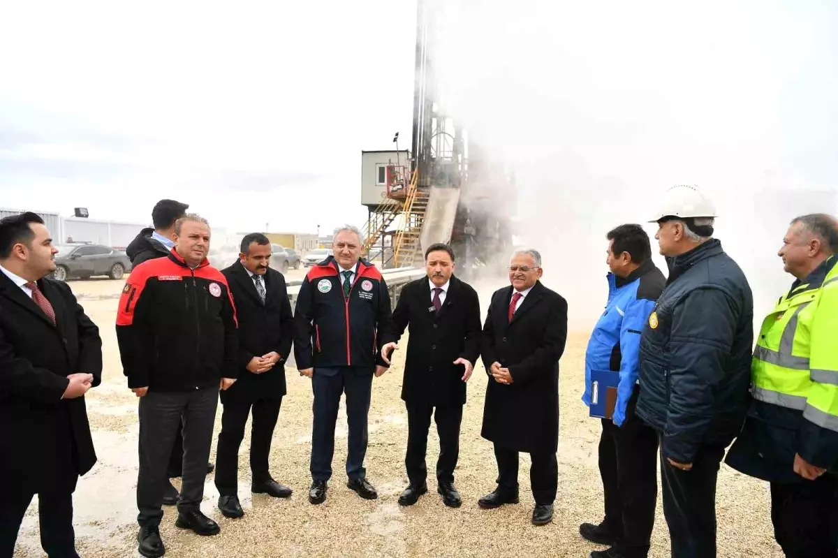 Kayseri\'de Jeotermal Sera Projesi\'nde 6. Kuyuda Sıcak Su Bulundu