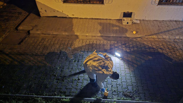 Kapısına dayanan kızının erkek arkadaşını vurdu