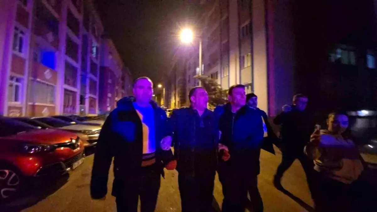 Baba, Kızının Arkadaşını Vurarak Korku Saçtı