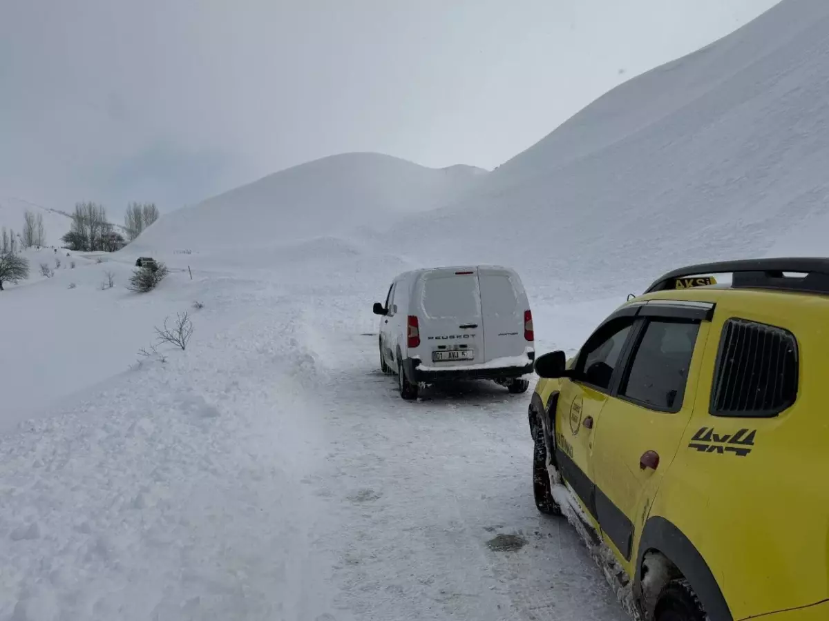 Tipi hayatı felç etti! Taburcu olan anne ve bebeğinin imdadına "kepçe" yetişti