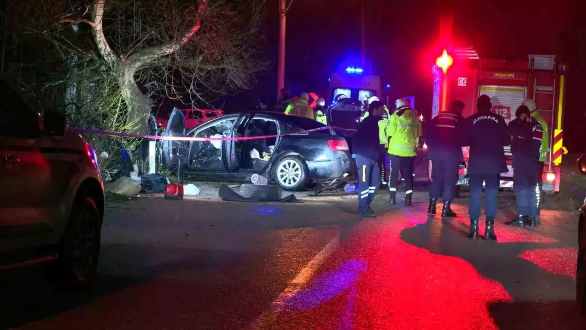 İnegöl\'de feci kaza: 2 ölü, 2 yaralı