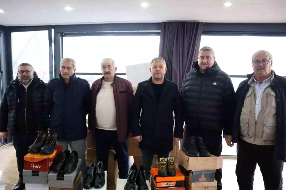 Yalova\'da 400 Çocuğa Ayakkabı Yardımı