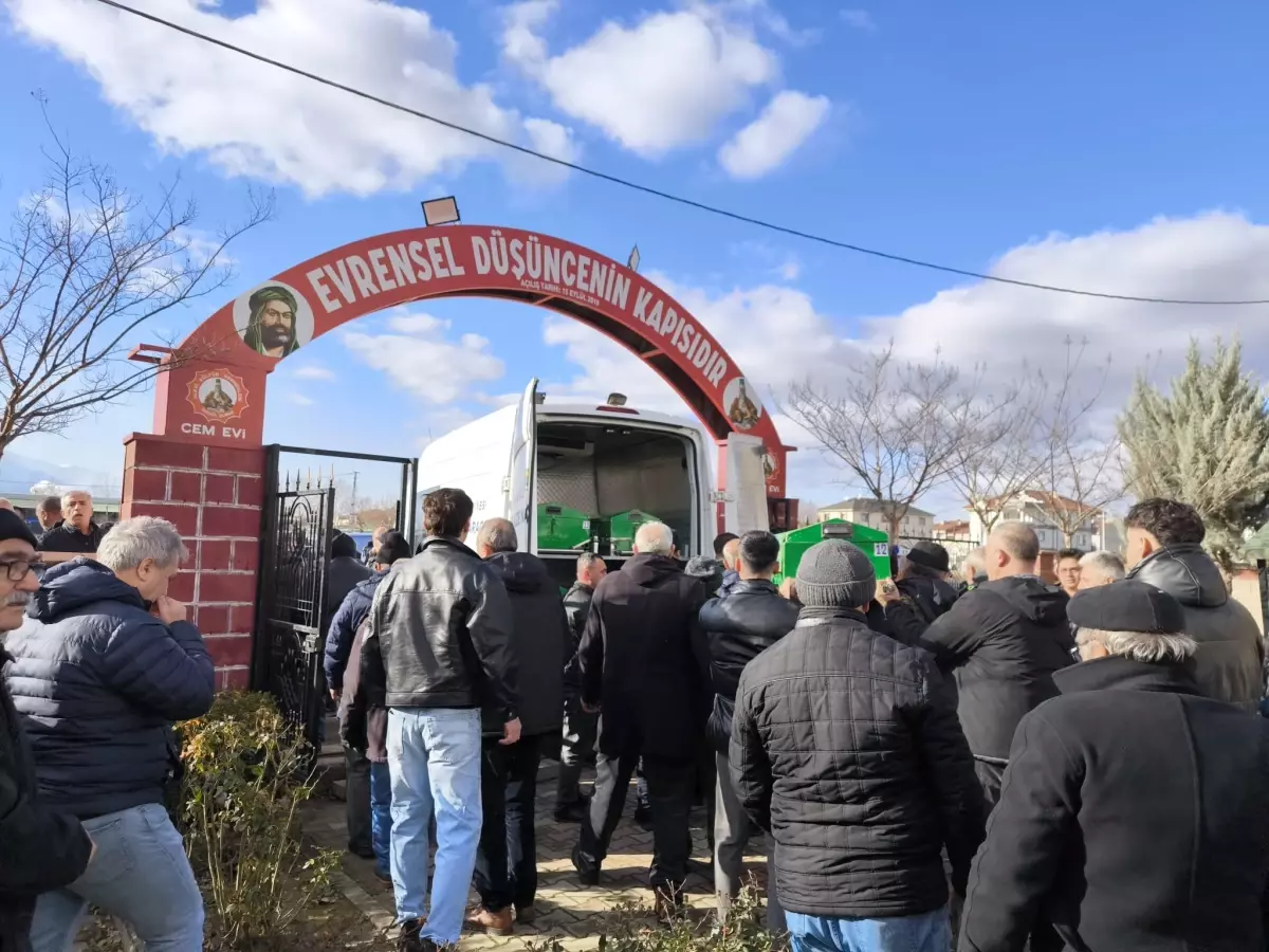 Kaza Kurbanları Toprağa Verildi