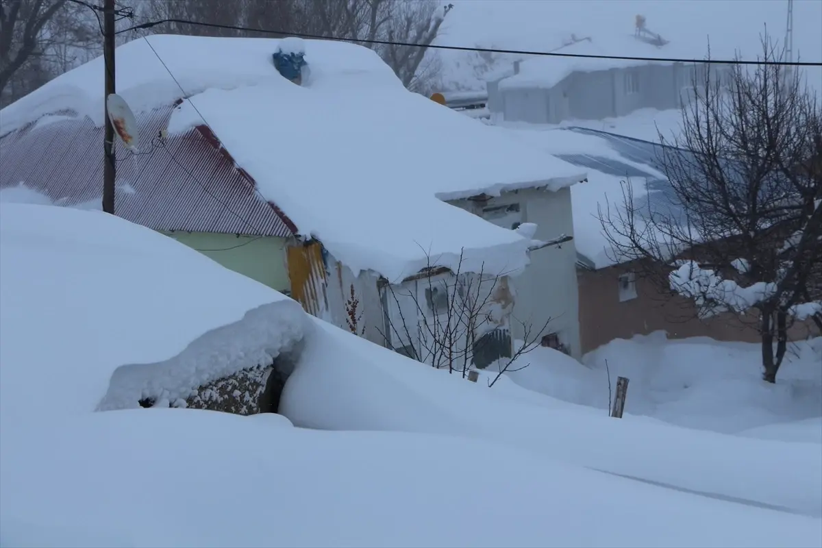 Kar ve Tipi 739 Yolu Kapattı