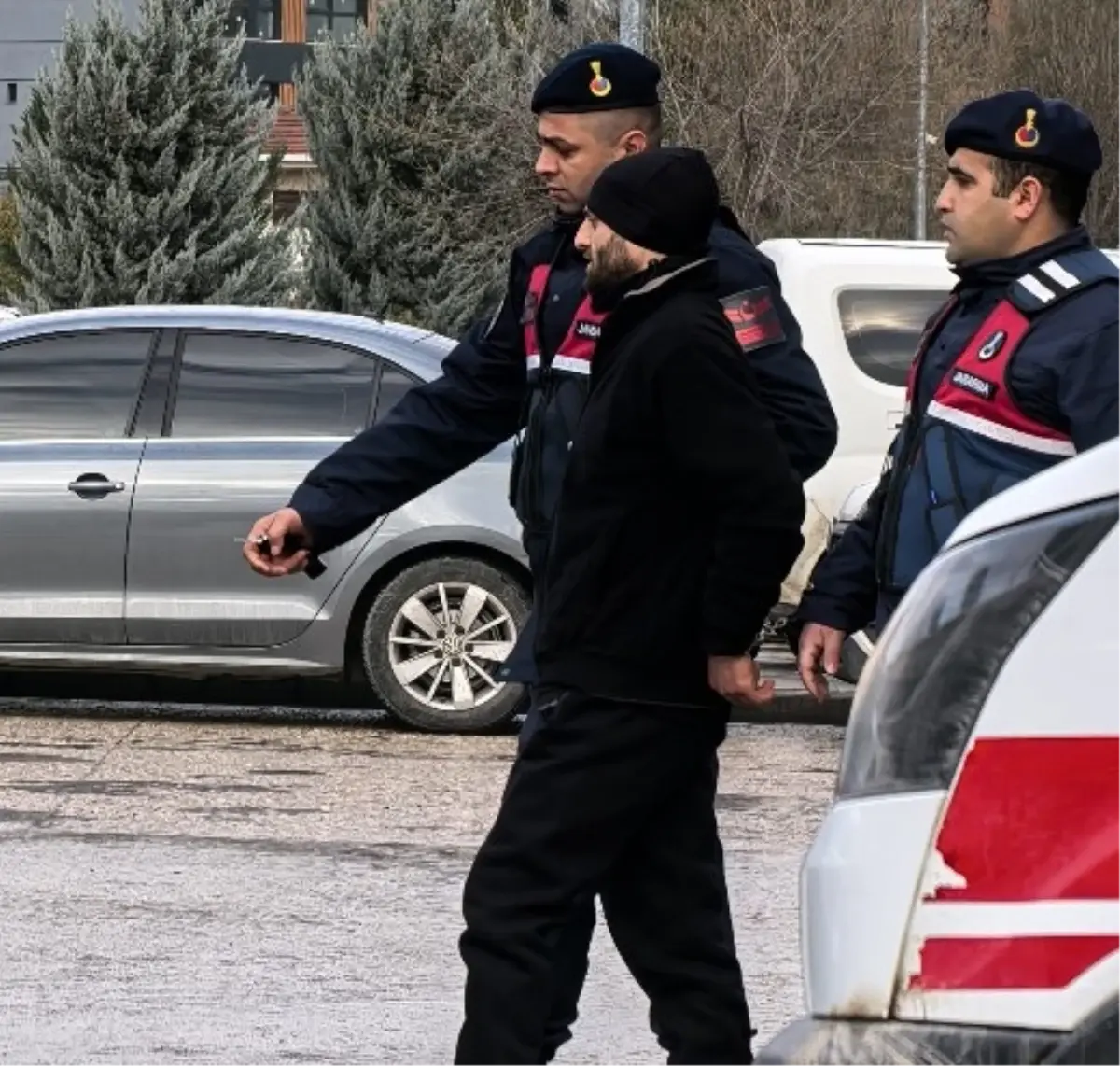 Tekel Bayisine Tüfekle Saldırı: 2 Yaralı