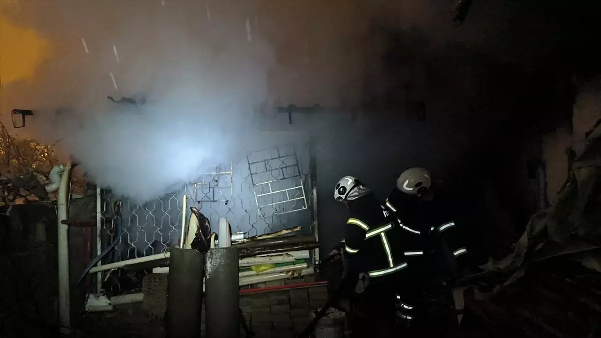 Niksar\'da kömürlük yangını