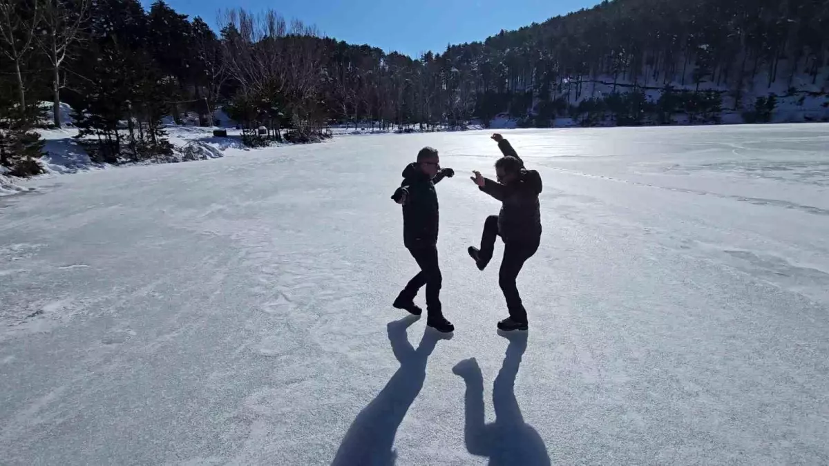 Bursalı Dağcı Buz Gölüne Girdi