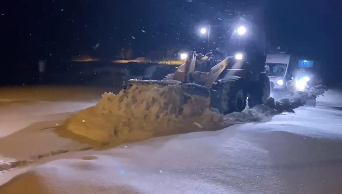 Koyunyurdu\'nda Hasta İçin Yol Açıldı