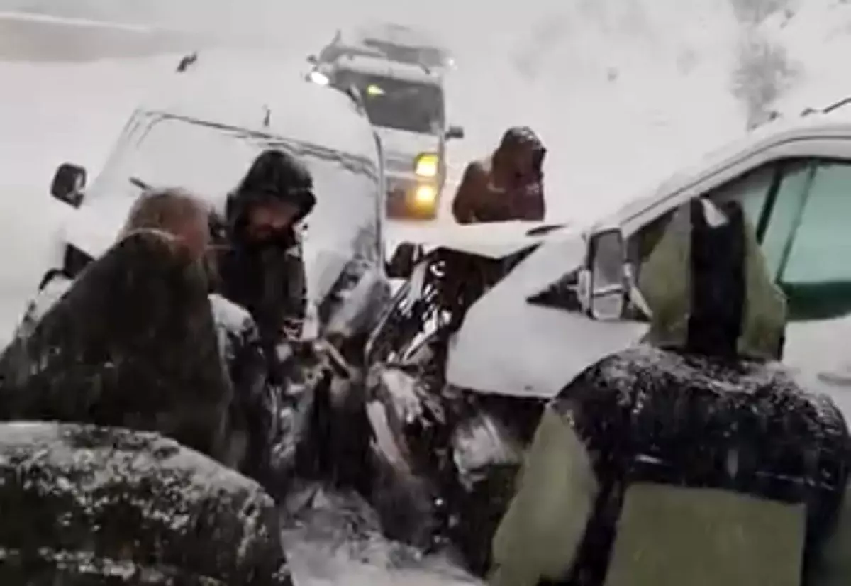 Yüksekova\'da Buzlanma Kazası