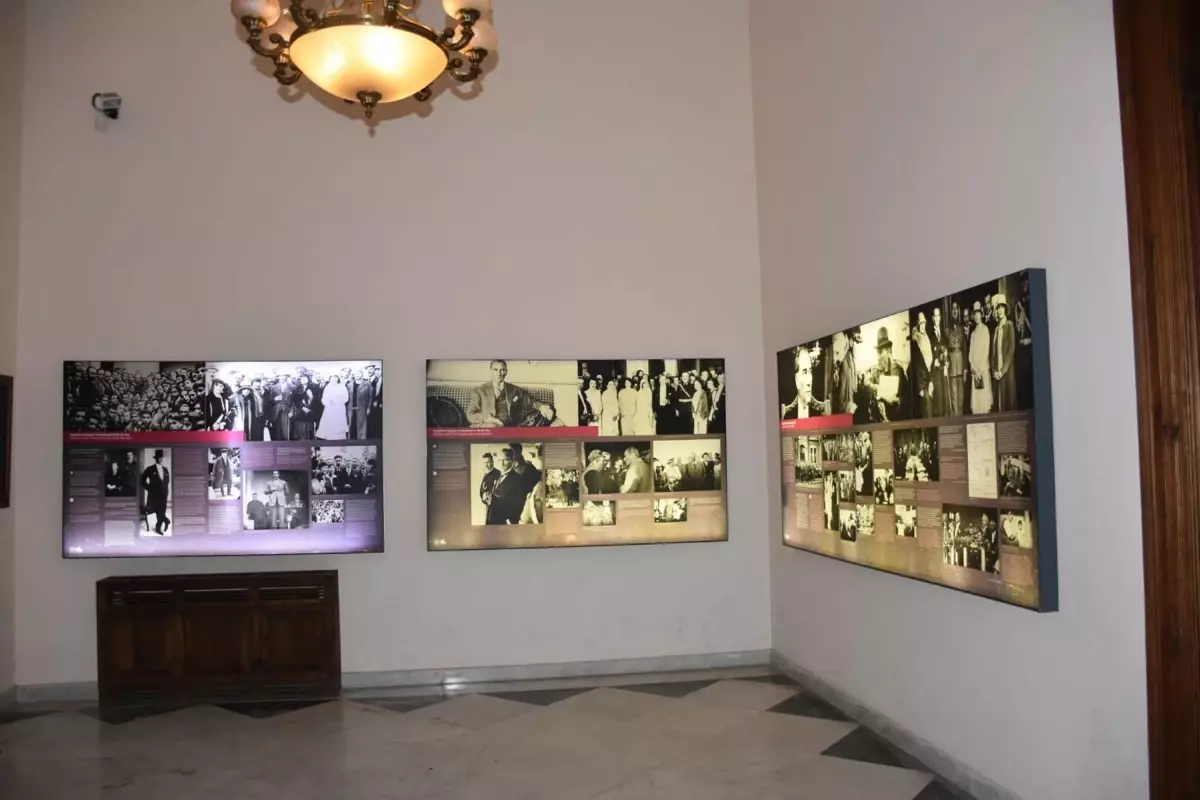 Zübeyde Hanım\'ın Mezarı Ziyarete Açıldı